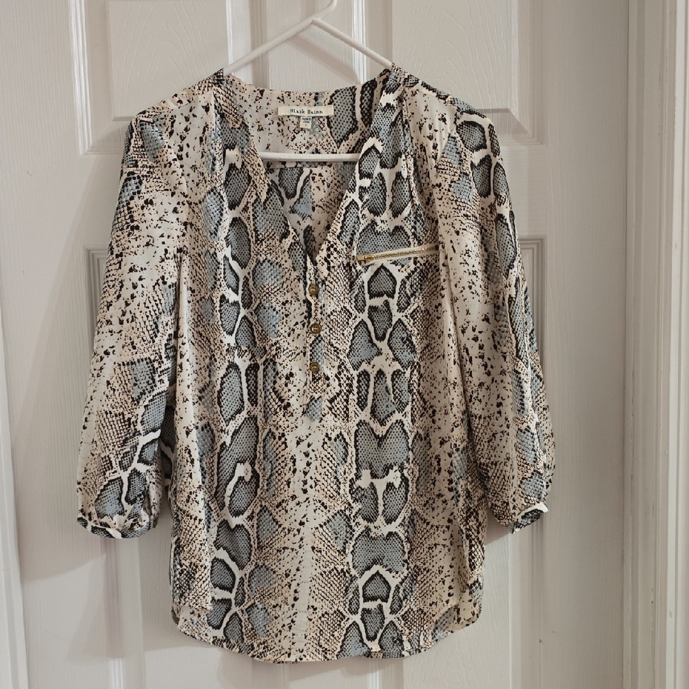 Black Rainn Neutral Snake-Print V-Neck Blouse